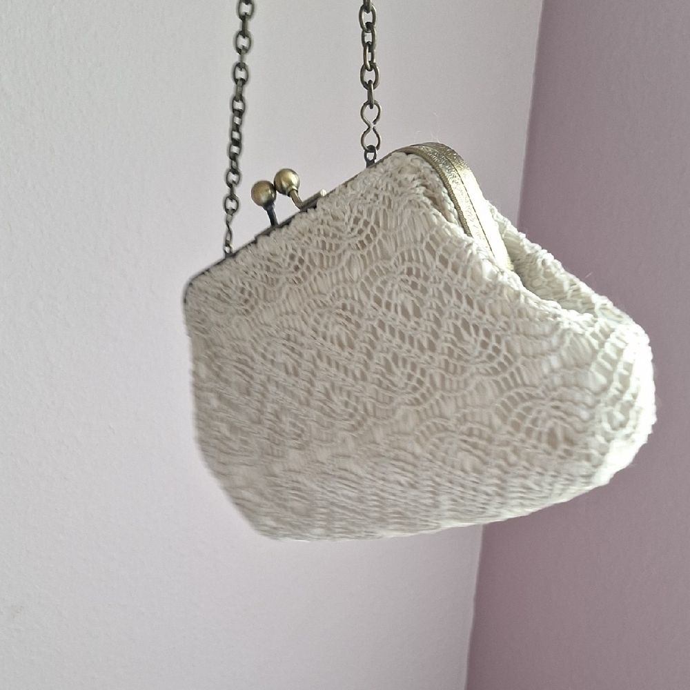 Elegant Cream Lace Clutch